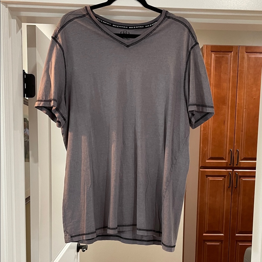 Hard Rock Cafe Gray V-Neck Tee